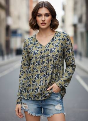 Looking These Beautiful Looking Readymade Short Top.These Top is Fabricated On Poly Crepe.Its Beautified With Designer Printed.