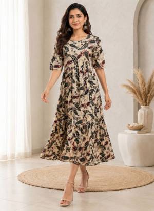 Looking These Beautiful Looking Readymade Long Kurti.These Kurti Fabricated On Rayon.Its Beautified With Designer Printed.