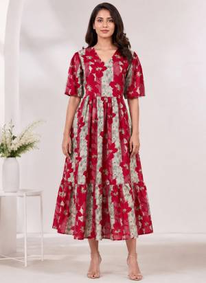 Looking These Beautiful Looking Readymade Long Kurti.These Kurti Fabricated On Rayon.Its Beautified With Designer Printed.