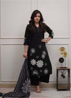 Garb These Suit in Fine Colored Pair With Bottom And Dupatta.These Top Are Rayon And Bottom Are Fabricated On Rayon Pair With Cotton Dupatta.Its Beautified With Designer Embroidery Work.