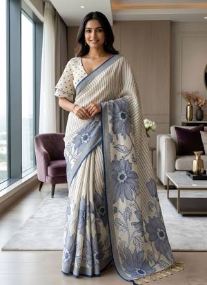 Looking These Party Wear Saree in Fine Colored.These Saree Are Linen And Blouse is Fabricated On Linen.Its Beautified With Woven Border Designer With Floral Printed.
