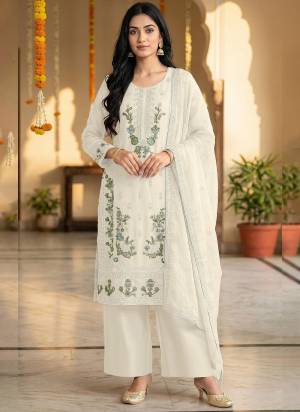 Looking These Party Wear Designer Salwar Suits in Fine Colored Pair With Dupatta.These Top Are Chiffon And Dupatta Are Fabricated On Chiffon Pair With Crepe Bottom And Inner.Its Beautified With Designer Embroidery Work.