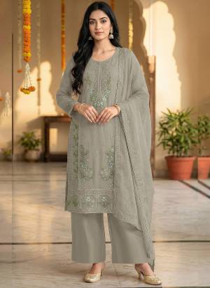 Looking These Party Wear Designer Salwar Suits in Fine Colored Pair With Dupatta.These Top Are Chiffon And Dupatta Are Fabricated On Chiffon Pair With Crepe Bottom And Inner.Its Beautified With Designer Embroidery Work.