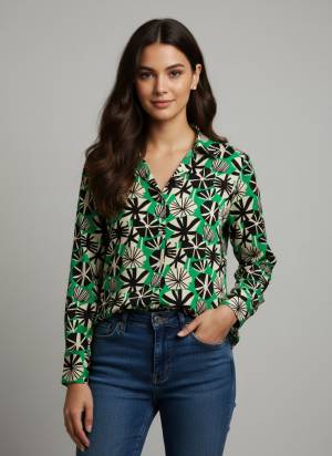 Garb These Beautiful Looking Readymade Short Shirt.These Shirt is Fabricated On Crepe.Its Beautified With Designer Digital Printed.