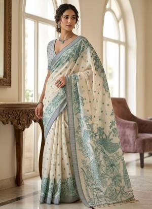 Looking These Party Wear Saree in Fine Colored.These Saree Are Linen And Blouse is Fabricated On Linen.Its Beautified With Woven Border Designer With Peacock Kalamkari Printed.