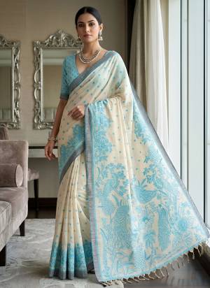 Looking These Party Wear Saree in Fine Colored.These Saree Are Linen And Blouse is Fabricated On Linen.Its Beautified With Woven Border Designer With Peacock Kalamkari Printed.