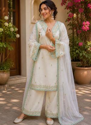 Garb These Suit in Fine Colored Pair With Bottom And Dupatta.These Top Are Viscose Rayon And Bottom Are Fabricated On Rayon Pair With Organza Dupatta.Its Beautified With Designer Embroidery Work.