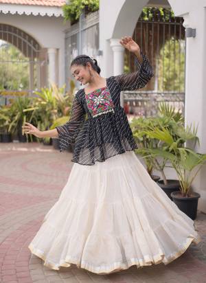 Looking These Navratri Wear Lehenga Choli in Fine Colored. These Lehenga Are Kora Cotton And Blouse Are Faux Georgette Fabricated. It is Beautified With Designer Lahariya Printed With Kutchi Gamthi Patch Work.