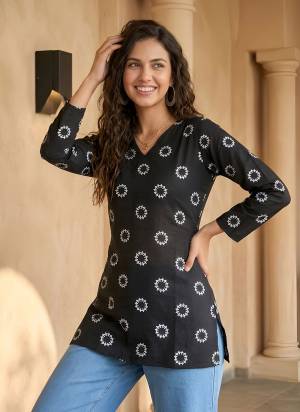 Looking These Beautiful Looking Readymade Short Tunic Kurta.These Kurta is Fabricated On Cotton.Its Beautified With Designer Printed.
