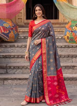 Attractive These Fastive And Party Wear Saree in Fine Colored.These Saree And Blouse is Fabricated On Soft Silk.Its Beautified With Woven Jacquard Designer.