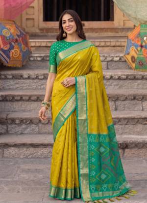 Attractive These Fastive And Party Wear Saree in Fine Colored.These Saree And Blouse is Fabricated On Soft Silk.Its Beautified With Woven Jacquard Designer.