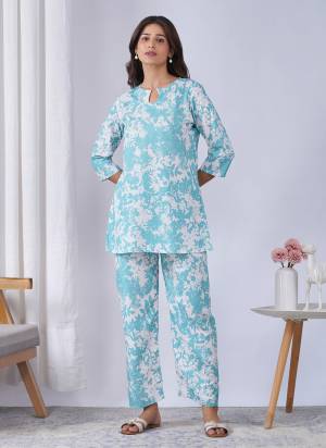 Looking These Beautiful Looking Readymade Co Ord Top And Bottom.These Top And Bottom is Fabricated On Rayon Blend.Its Beautified With Designer Printed.