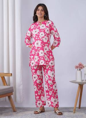Looking These Beautiful Looking Readymade Co Ord Top And Bottom.These Top And Bottom is Fabricated On Rayon Blend.Its Beautified With Designer Printed.