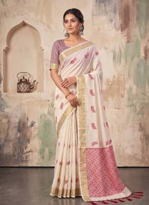 Garb These Fastive And Party Wear Saree in Fine Colored.These Saree And Blouse is Fabricated On Linen.Its Beautified With Woven Jari Border With Resham Designer.