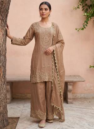 Attrective Looking These Party Wear Readymade Suit in Fine Colored Pair With Bottom And Dupatta.These Top And Dupatta Are Fabricated On Simmer Tissue Pair With Simmer Tissue Bottom.Its Beautified With Designer Jari Embroidery Work.