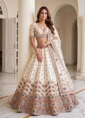 For A Fancy Designer Look,Grab These Lehenga Choli With Dupatta in Fine Colored.These Lehenga And Choli Are Silk And Dupatta Are Fabricated On Soft Net Pair.Its Beautified With Fancy Patten Gota Patti,Jari,Sequance,Thread Embroidery,Motif Work. 