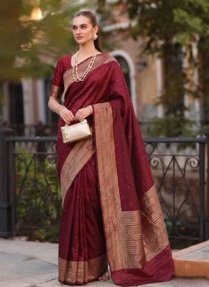 Garb These Fastive And Party Wear Saree in Fine Colored.These Saree And Blouse is Fabricated On Cotton Blend.Its Beautified With Woven Designer.