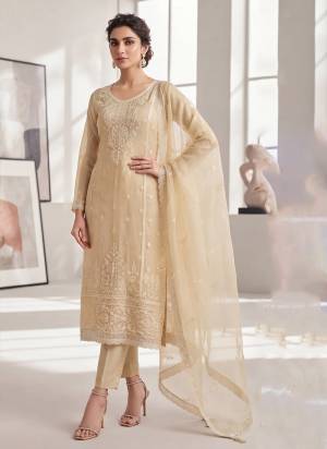 Attractive These Party Wear Designer Salwar Suit in Fine Colored Pair With Bottom And Dupatta.These Top Are Organza Chiffon And Dupatta Are Fabricated On Organza Chiffon Pair With Santoon Bottom.Its Beautified With Designer Thread,Sequance Embroidery Work.