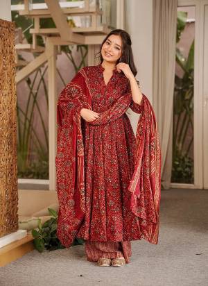 Garb These Beautiful Looking Readymade Suits.These Top Are Muslin And Bottom is Fabricated On Muslin And Muslin Dupatta.Its Beautified With Designer Digital Printed.