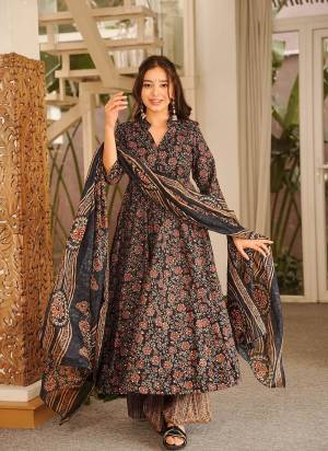 Garb These Beautiful Looking Readymade Suits.These Top Are Muslin And Bottom is Fabricated On Muslin And Muslin Dupatta.Its Beautified With Designer Digital Printed.
