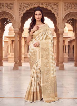 Garb These Fastival And Party Wear Saree in Fine Colored.These Saree And Blouse is Fabricated On Heavy Viscose Silk.Its Beautified With Heavy Weaving Jari Designer.