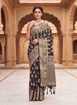 Garb These Fastival And Party Wear Saree in Fine Colored.These Saree And Blouse is Fabricated On Heavy Viscose Silk.Its Beautified With Heavy Weaving Jari Designer.