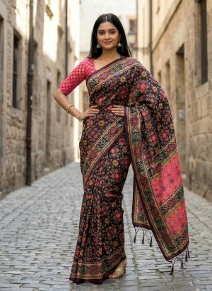 Garb These Fancy Party Wear Saree in Fine Colored.These Saree Are Assam Silk And Blouse is Art Silk Fabricated.Its Beautified With Designer Printed.