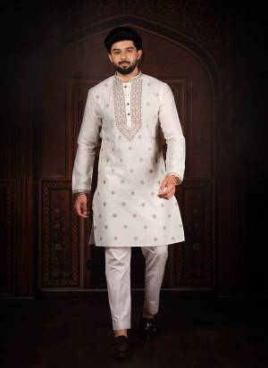 For A festive And Party Wear,Looking These Readymade Kurta With Payjama in Fine Colored.These Kurta is Fabricated On Cotton And Art Silk Bottom With Designer Jacquard Work.Buy Now.