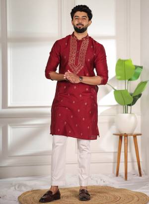 For A festive And Party Wear,Looking These Readymade Kurta With Payjama in Fine Colored.These Kurta is Fabricated On Cotton And Art Silk Bottom With Designer Jacquard Work.Buy Now.