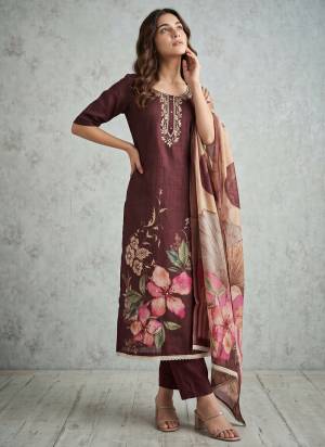 Garb These Suit in Fine Colored Pair With Bottom And Dupatta.These Top Are Cotton Linen Simmer And Dupatta Are Fabricated On Cotton Linen Simmer Pair With Rayon Bottom.Its Beautified With Designer Printed, Hand Work.