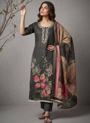 Garb These Suit in Fine Colored Pair With Bottom And Dupatta.These Top Are Cotton Linen Simmer And Dupatta Are Fabricated On Cotton Linen Simmer Pair With Rayon Bottom.Its Beautified With Designer Printed, Hand Work.