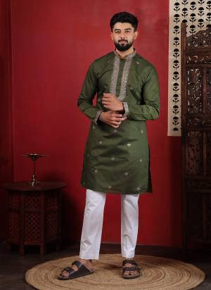 For A festive And Party Wear,Looking These Readymade Kurta With Payjama in Fine Colored.These Kurta is Fabricated On Cotton And Art Silk Bottom With Designer Embroidery Work.Buy Now.