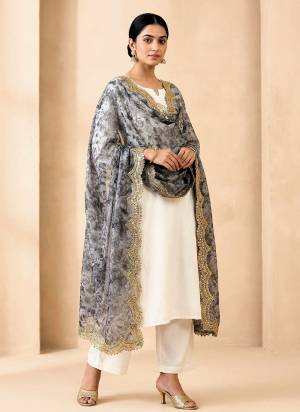 Grab These Beautiful Colored Ethnic Dupatta.This Dupatta is Fabricated On Beautiful Jimmy Choo Fabric . It Is Beautified With Beautiful Digital Printed With Lace Work.