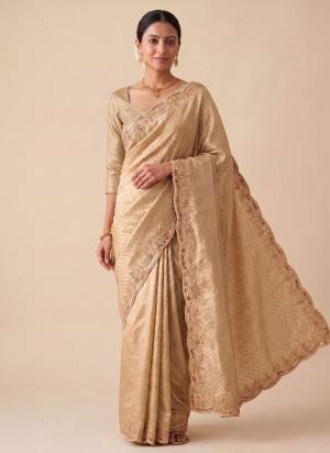 Attrective These Party Wear Saree in Fine Colored.These Saree Are Banarasi Silk And Blouse is Banarasi Silk Fabricated.Its Beautified With Woven Lahariya Designer With Hand Work.