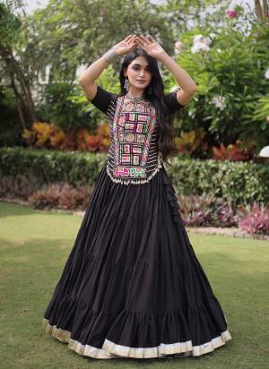 Looking These Navratri Wear Lehenga Choli in Fine Colored. These Lehenga Are Kora Cotton And Blouse Are Kora Cotton Fabricated. It is Beautified With Designer Kutchi Patch Work.