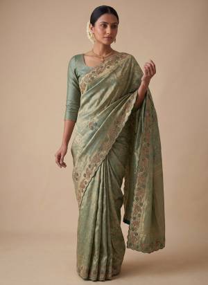 Attrective These Party Wear Saree in Fine Colored.These Saree Are Banarasi Silk And Blouse is Banarasi Silk Fabricated.Its Beautified With Woven Lahariya Designer With Hand Work.