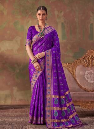 Looking These Fastive And Party Wear Saree in Fine Colored.These Saree And Blouse is Fabricated On Soft Silk.Its Beautified With Weaving Jacquard Designer.