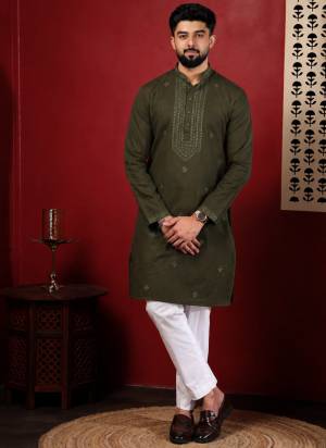 For A festive And Party Wear,Looking These Readymade Kurta With Payjama in Fine Colored.These Kurta is Fabricated On Cotton And Art Silk Bottom With Designer Embroidery Work.Buy Now.