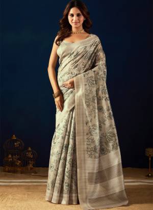 Looking These Party Wear Ready To Wear Saree in Fine Colored.These Saree Are Jute Silk And Blouse is Jute Silk Fabricated.Its Beautified With Designer Printed.