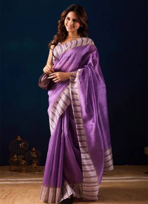 Looking These Party Wear Ready To Wear Saree in Fine Colored.These Saree Are Jute Silk And Blouse is Jute Silk Fabricated.Its Beautified With Designer Printed.
