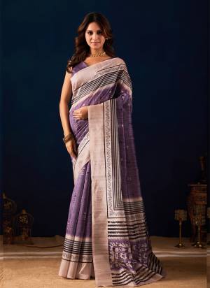 Looking These Party Wear Ready To Wear Saree in Fine Colored.These Saree Are Jute Silk And Blouse is Jute Silk Fabricated.Its Beautified With Designer Printed.