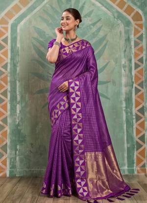 Garb These Fastive And Party Wear Saree in Fine Colored.These Saree And Blouse is Fabricated On Art Silk.Its Beautified With Weaving Jacquard Designer.