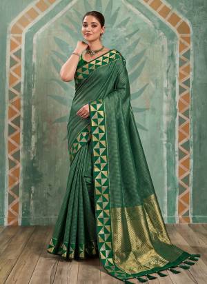 Garb These Fastive And Party Wear Saree in Fine Colored.These Saree And Blouse is Fabricated On Art Silk.Its Beautified With Weaving Jacquard Designer.