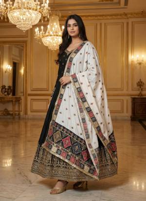Grab These Beautiful Colored Ethnic Dupatta.This Dupatta is Fabricated On Beautiful Cotton Fabric . It Is Beautified With Beautiful Designer Ajarkh Dabbu Printed,Gold Patta Lace.