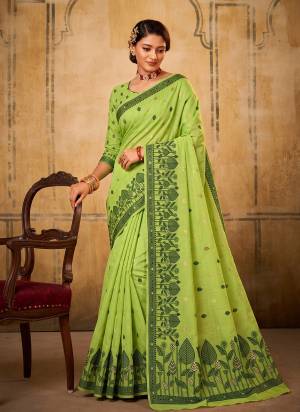 Attrective These Fastive And Party Wear Saree in Fine Colored.These Saree And Blouse is Fabricated On Cotton.Its Beautified With Weaving Thread Designer.