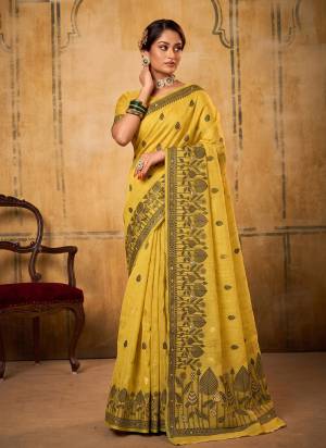 Attrective These Fastive And Party Wear Saree in Fine Colored.These Saree And Blouse is Fabricated On Cotton.Its Beautified With Weaving Thread Designer.