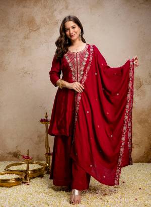 Garb These Suit in Fine Colored Pair With Bottom And Dupatta.These Top Are Mul Chanderi And Bottom Are Fabricated On Mul Chanderi Pair With Mul Chanderi Dupatta.Its Beautified With Designer Embroidery Work.