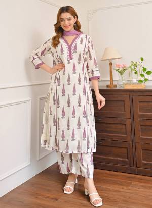 Garb These Suit in Fine Colored Pair With Bottom And Dupatta.These Top Are Cotton And Bottom Are Fabricated On Cotton Pair With Cotton Dupatta.Its Beautified With Designer Printed.