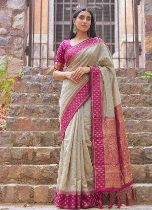Attractive These Fastive And Party Wear Saree in Fine Colored.These Saree And Blouse is Fabricated On Cotton.Its Beautified With Weaving Jacquard Designer.