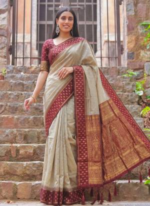 Attractive These Fastive And Party Wear Saree in Fine Colored.These Saree And Blouse is Fabricated On Cotton.Its Beautified With Weaving Jacquard Designer.